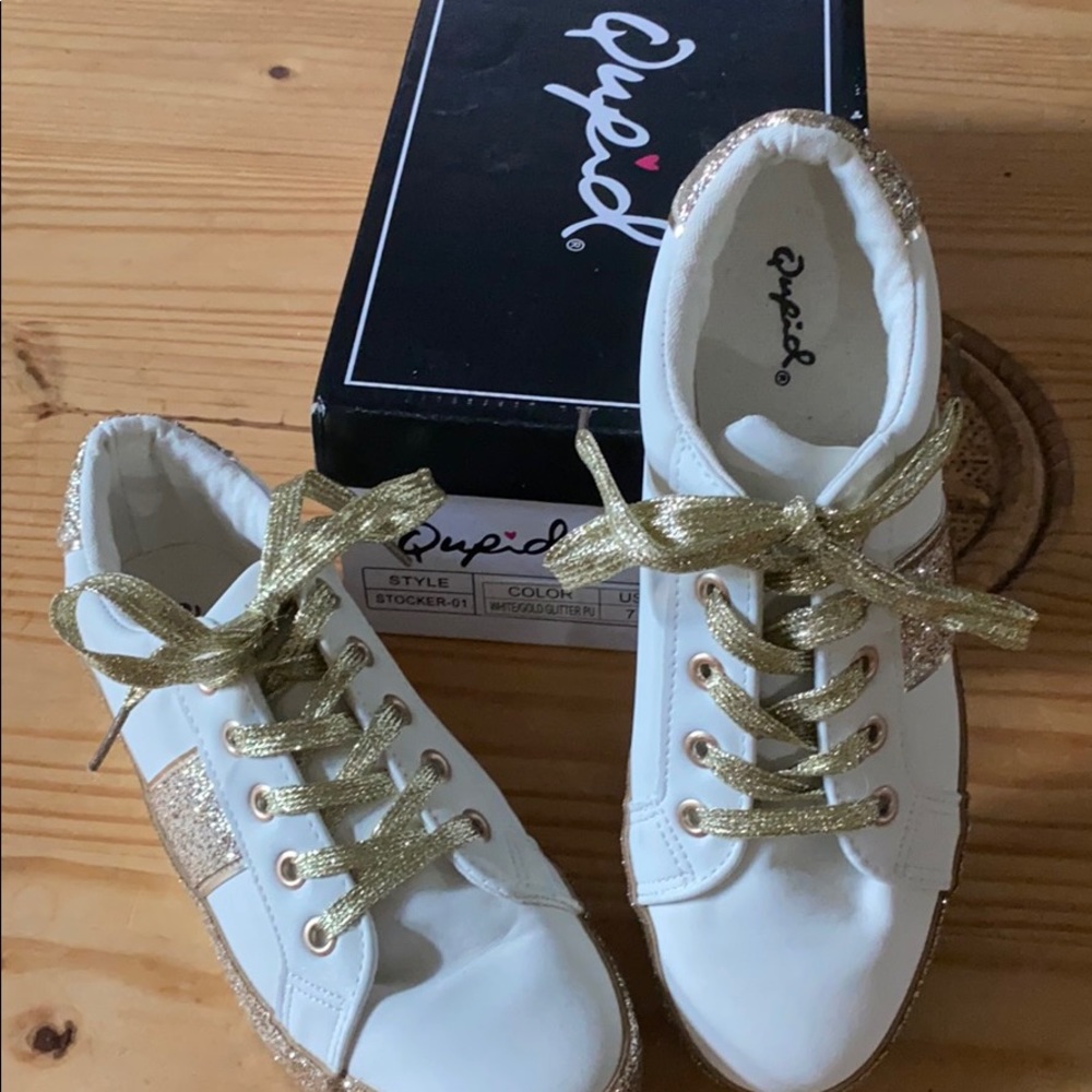Gold glitter shoe